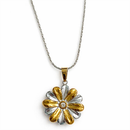 Daisy Pendant Necklace